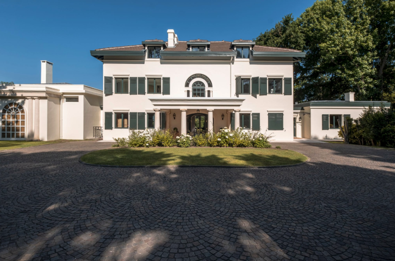 rent a luxurious and spacious villa for an exclusive event in Biarritz, FRANCE