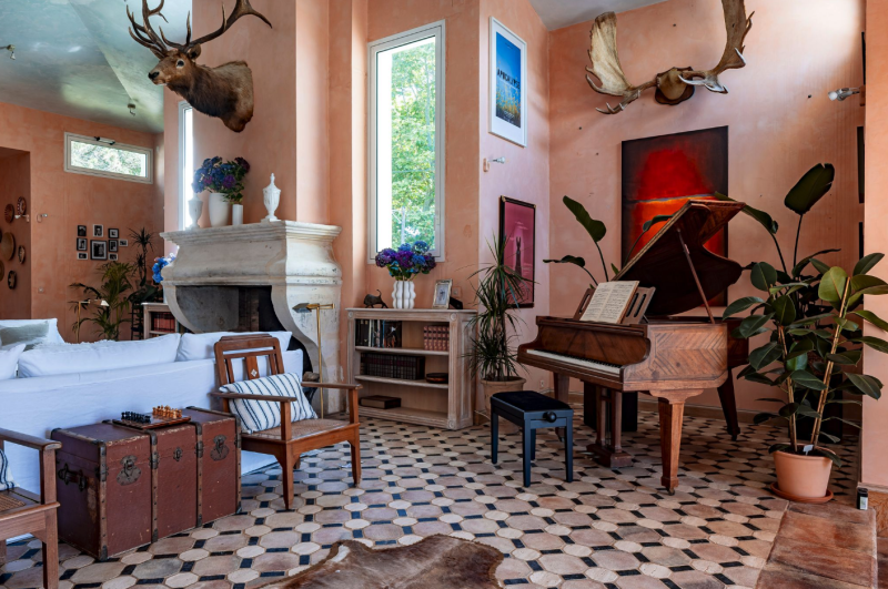 location available for a photography shoot at a venue in Biarritz, FRANCE