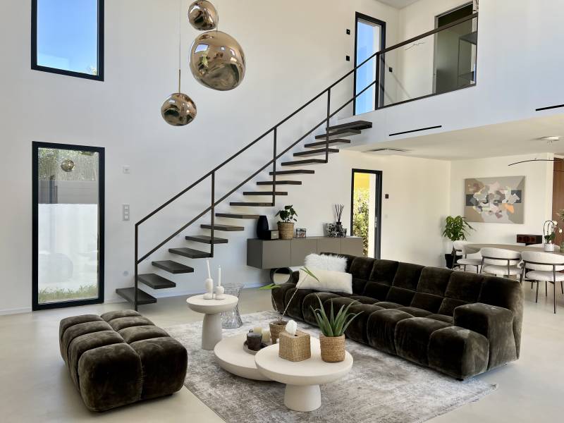 villa available for rent specifically designed for filming purposes in the beautiful southern region of France