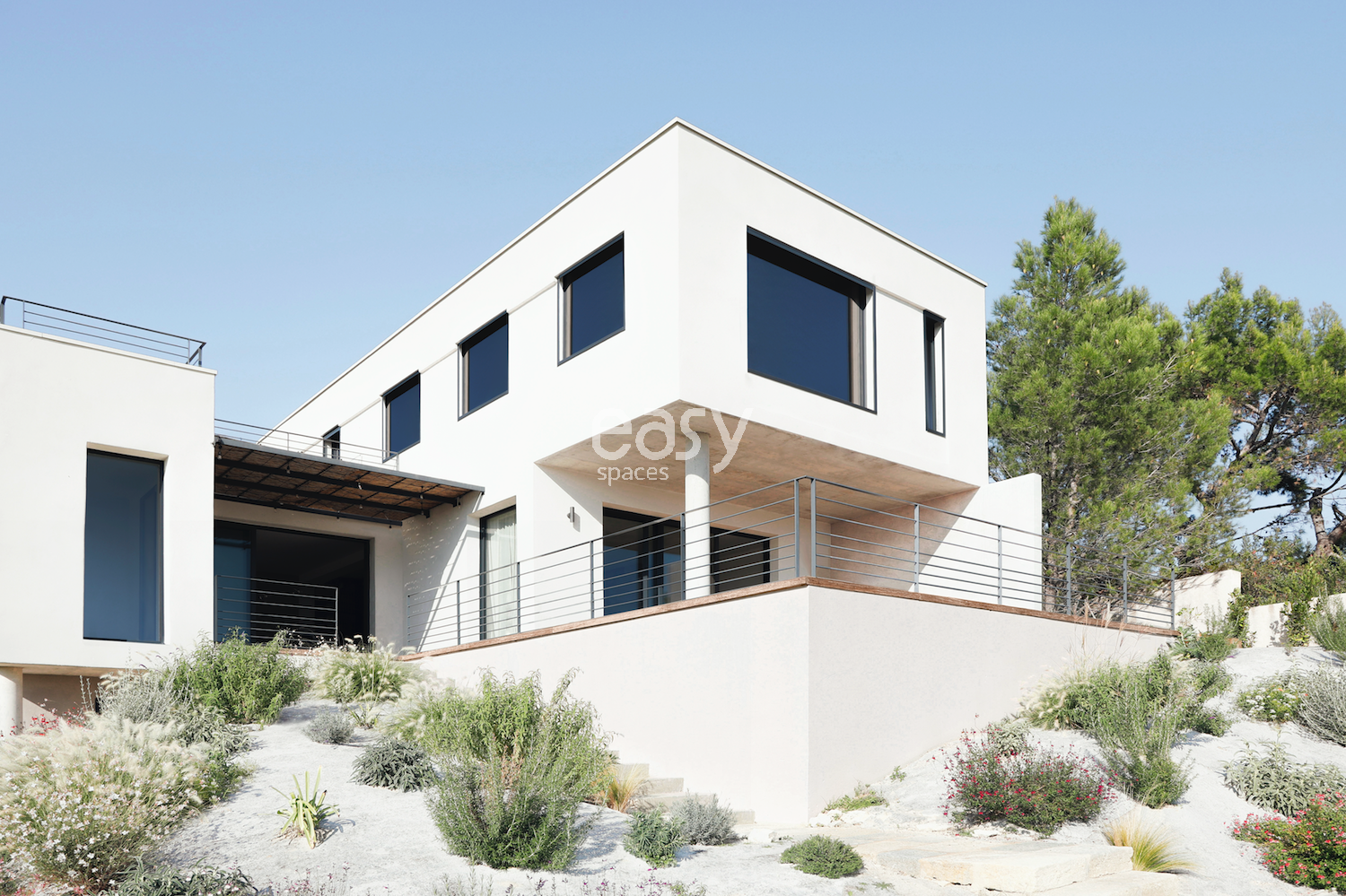 Filming location for the movie or production set specifically in Avignon