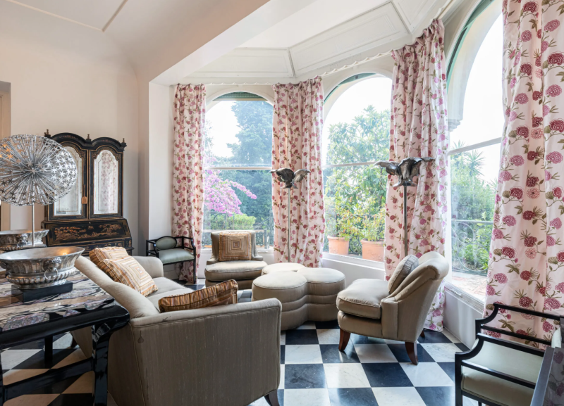 Renting a beautiful luxurious villa on the French Riviera along the stunning Côte d'Azur for professional photo shooting sessions