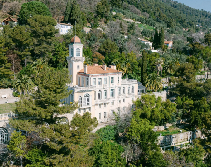 rent a magnificent castle in FRANCE for a professional photo shoot in Cannes