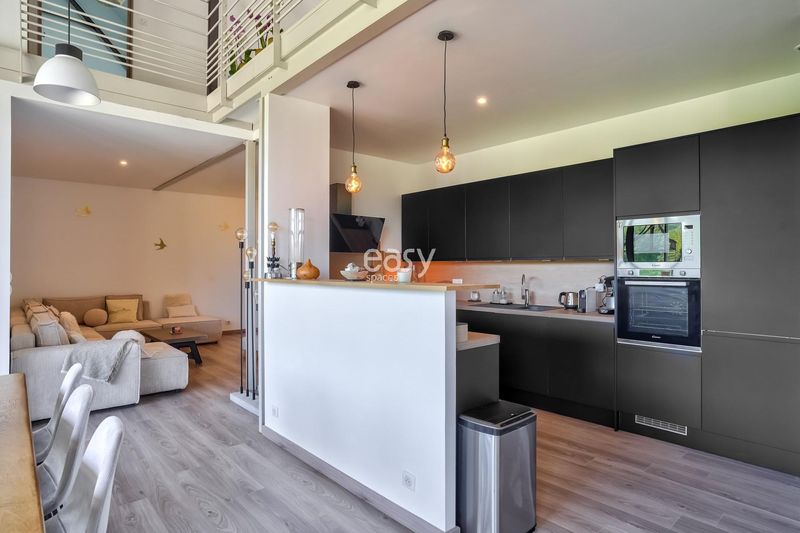 rent an unusual and extraordinary filming location in Paris, FRANCE