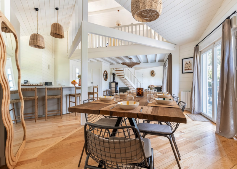 unusual filming location Lacanau