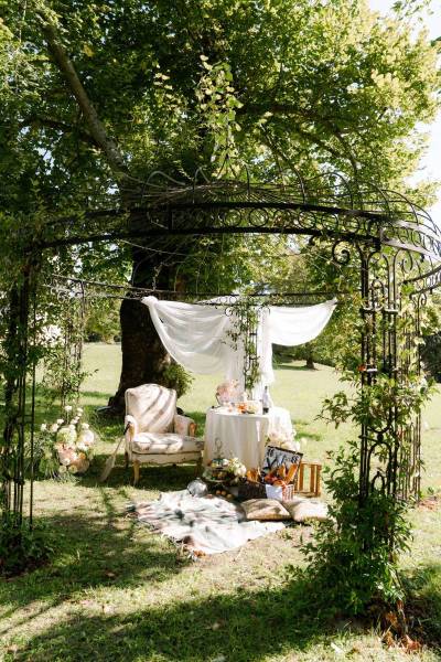 french castle garden park photoshoot location France outdoor lifestyle shooting filming near Bordeaux Europe