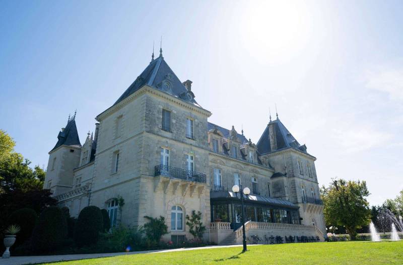 french castle garden park photoshoot location France outdoor lifestyle shooting filming near Bordeaux Europe