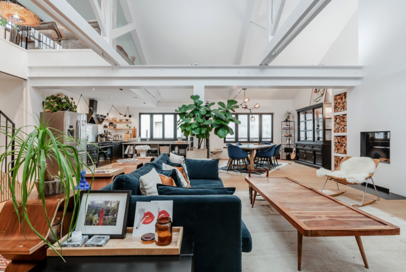 Full open-plan living and kitchen area, contemporary loft filming location 1km from Paris available for rent | Easy Spaces