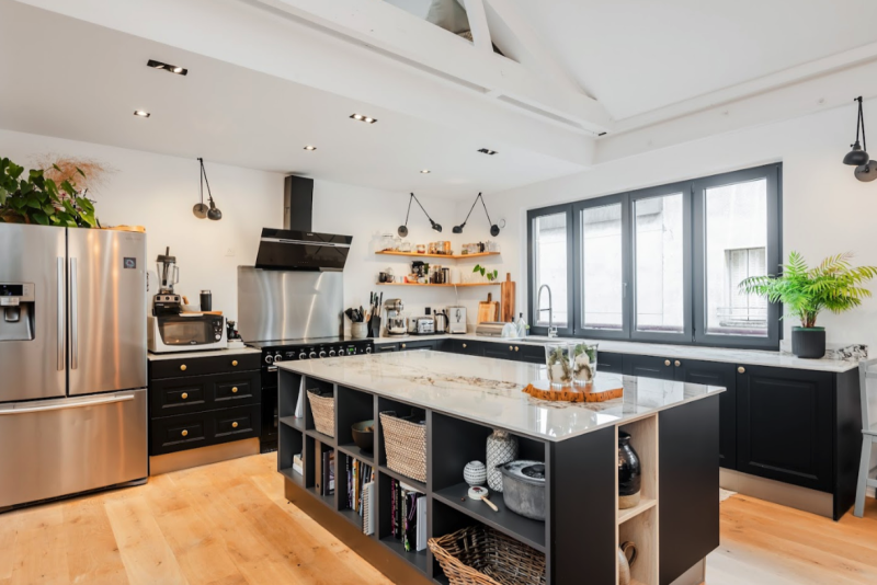 Designer black kitchen with marble countertop and island, Paris loft for culinary filming and commercial photo shoot | Easy Spaces