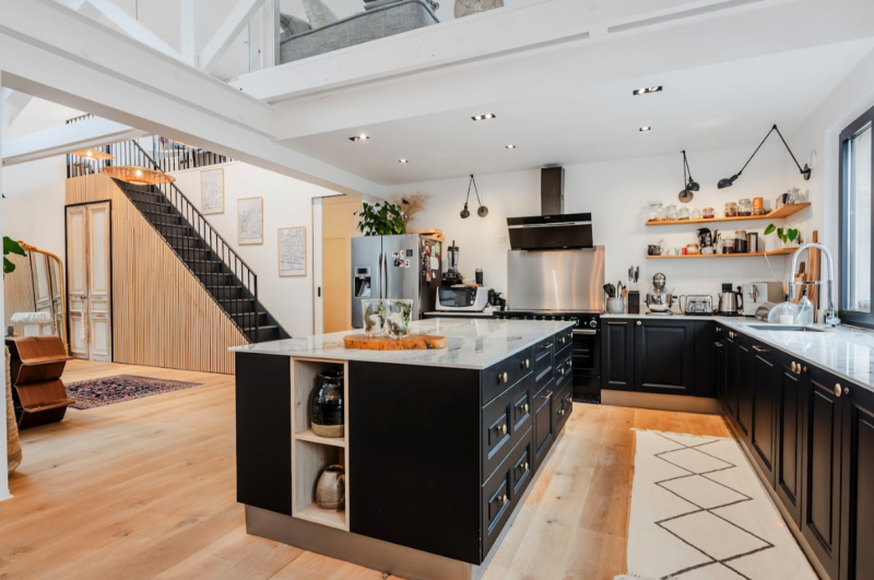 Open kitchen with marble island and designer staircase, Paris rooftop loft for culinary shoot and audiovisual production | Easy Spaces