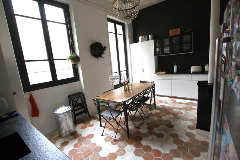 filming location available for shooting in the very heart of central Paris