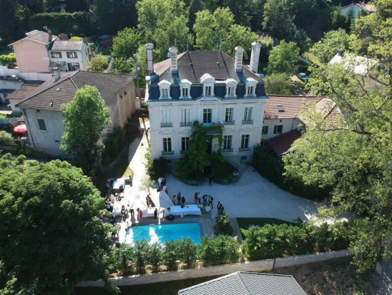 Private mansion for rent for photo shoot in Lyon
