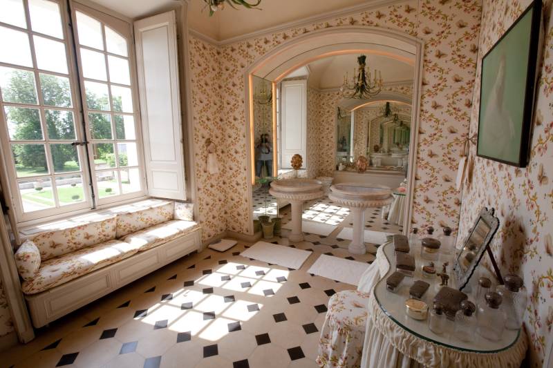 Rent an Art Deco setting for a photoshoot near Paris