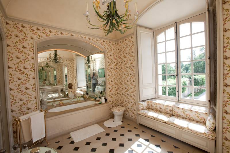 rent a castle for a photoshoot near Paris