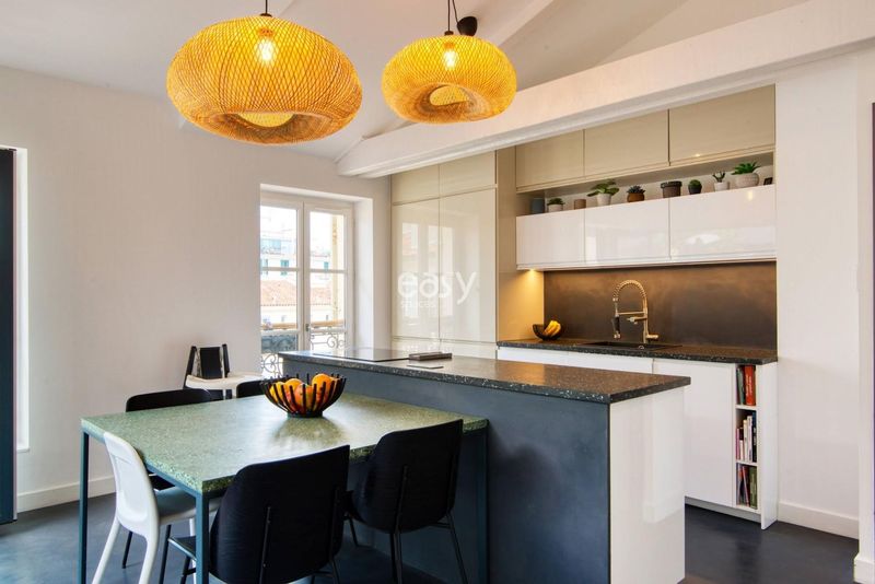 A highly unusual and distinctive location ideal for filming in the city of Marseille, FRANCE