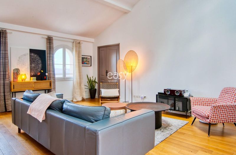 Private location available for rent in Marseille for professional photo and video shoots in France