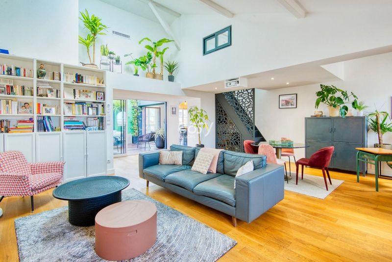 Private apartment available for rent in Marseille, FRANCE, specifically for professional photo shoots or filming sessions