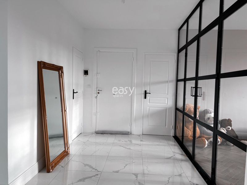 renting an apartment for filming purposes in the city of Lille located in France