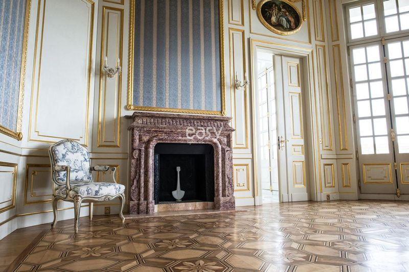renting an exquisite and authentically styled baroque venue specifically for a professional photo shoot session