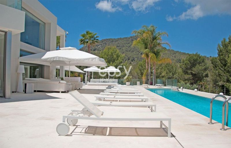 Ultra modern house designed for professional photoshoots in Ibiza’s stunning locations