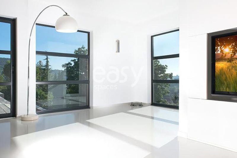 renting a modern house suitable for a professional photo shoot in Lyon city