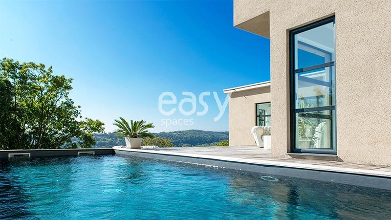 Renting a Contemporary and Modern House in Lyon Suitable for a Professional Photo Shoot