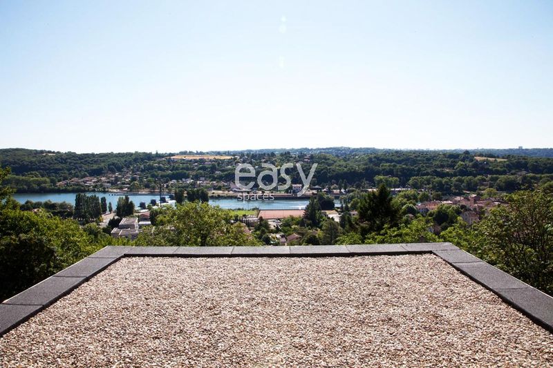 Contemporary house perfectly designed for high-quality photo shoots in Lyon