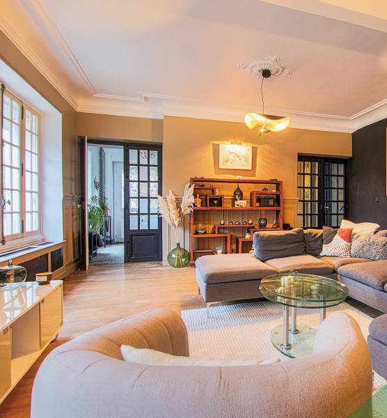 Scenery for Filming and Movie Production in Paris, France