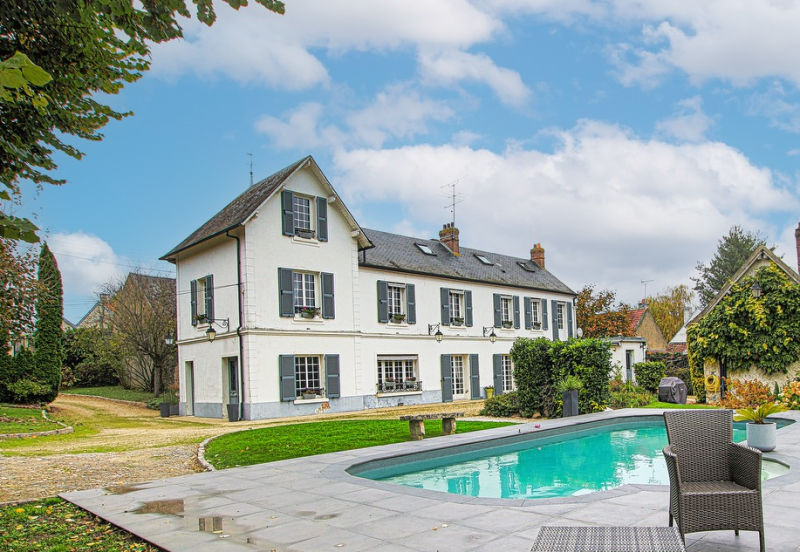 Master house in France ideal for a photo shoot located in Paris with elegant settings