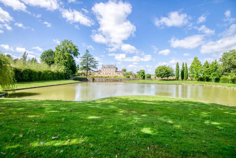 rental agency specializing in locations for professional photo and video shoots in Nantes, FRANCE