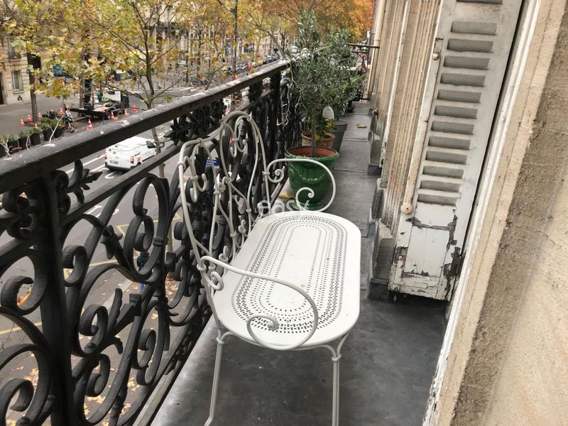apartment rental with balcony in Paris suitable for professional photo production and shooting