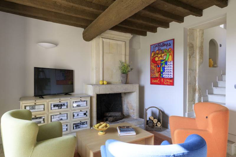 Location available for photo shoots in the stunning Alpilles region of France offering a picturesque and inspiring backdrop