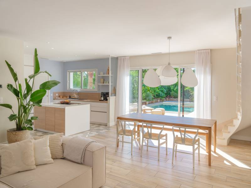 Shooting location in Bordeaux, FRANCE, featuring a beautiful swimming pool area