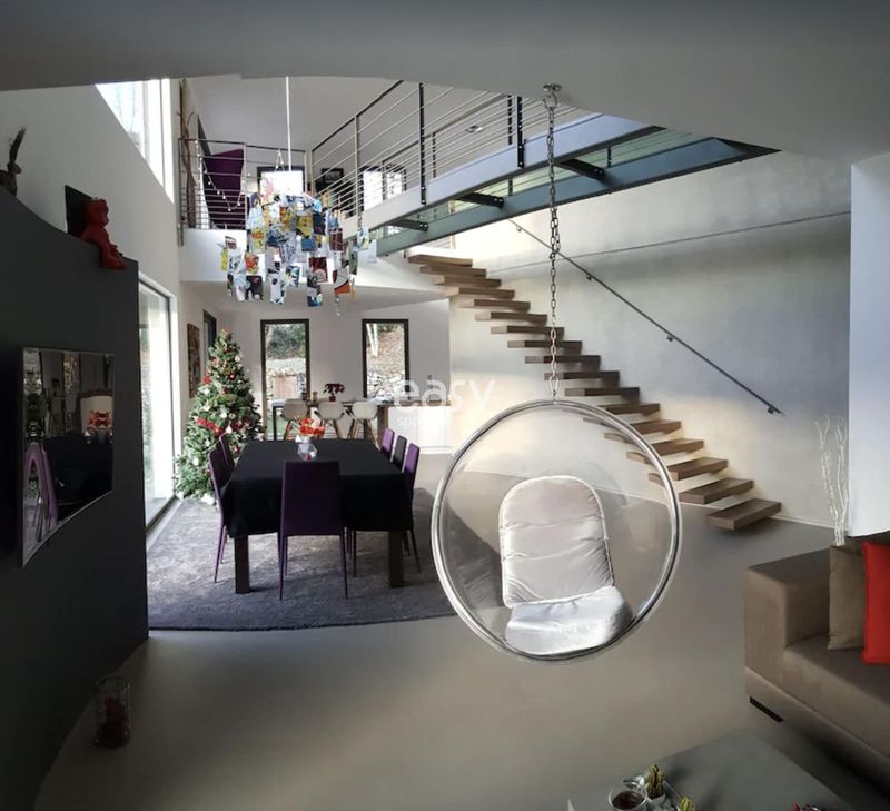 Contemporary villa with heated swimming pool perfectly suited for shooting filming and events in Aix-en-Provence and surrounding regions