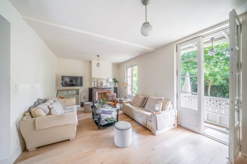 Unique and Unconventional Villa Perfectly Suited for Photo Shoots in Paris, FRANCE