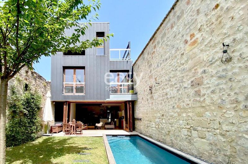 Unusual and Unique House Perfectly Designed for Photoshoot Sessions in Bordeaux, France