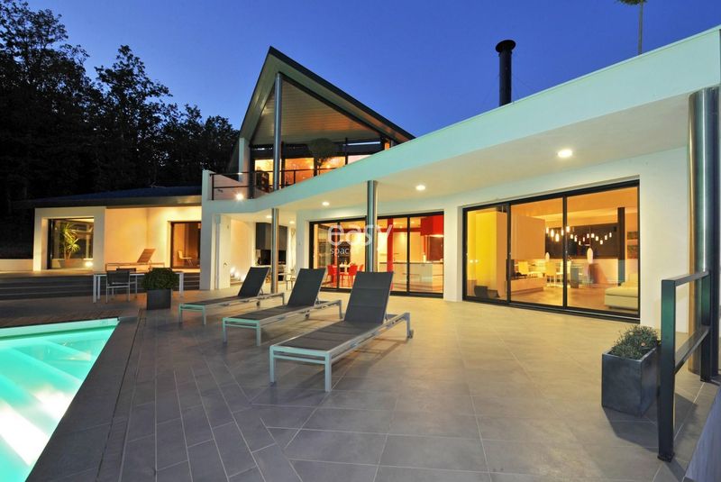 A detailed and descriptive location suitable for shooting feature films in Toulouse