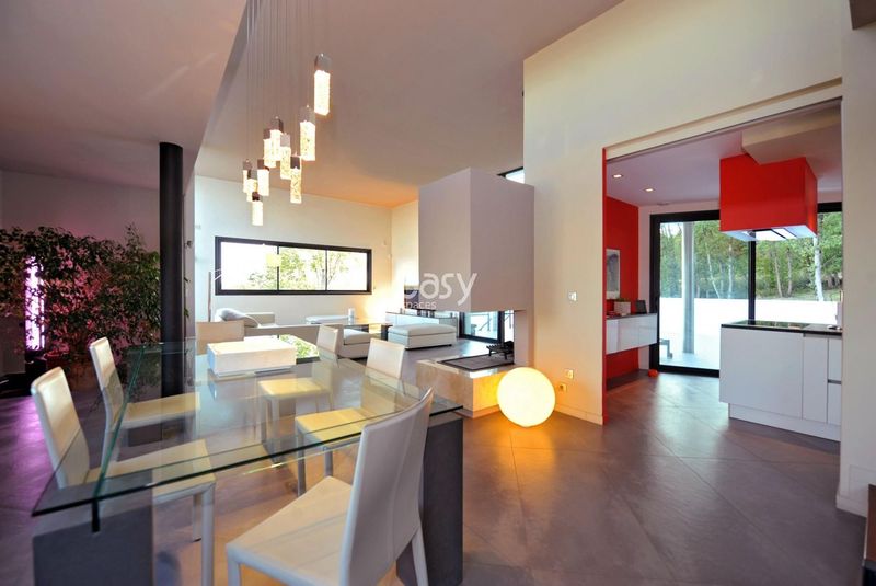 filming location in the beautiful and historic city of Toulouse