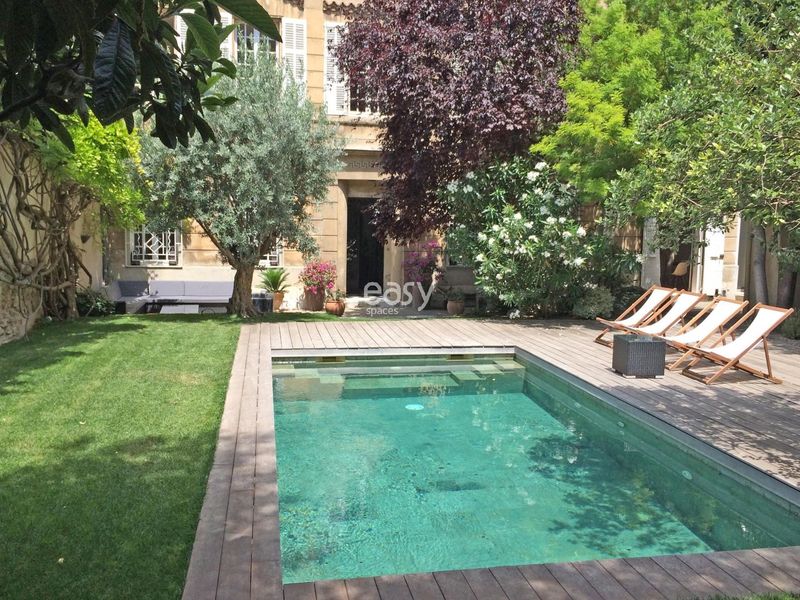 Apartment rental of a Haussmann-style type specifically designed for photoshoots and film shootings