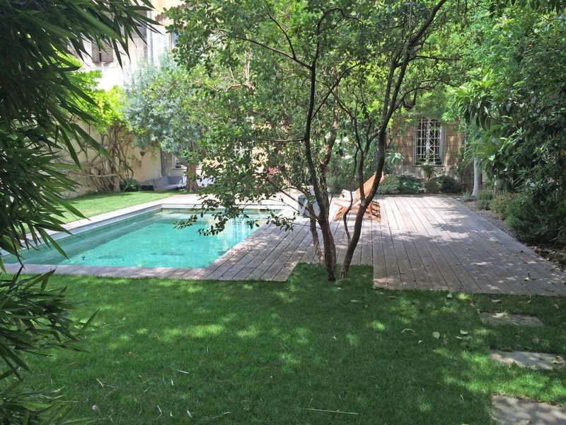 rent a spacious and elegant Haussmann-style apartment ideally suited for professional photo shoots