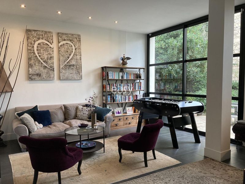 House with garden perfectly suited for photoshoots located in Paris, FRANCE