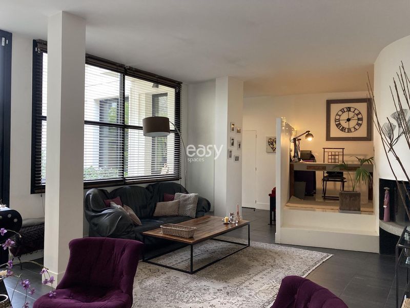 villa available for rent in France specifically for professional photo production purposes in Paris