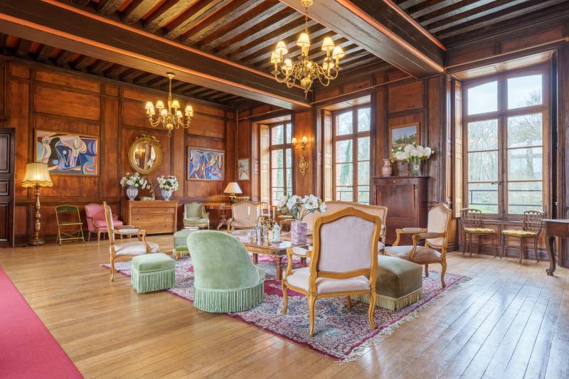 castle available for rental for professional photo shooting sessions in Paris, FRANCE