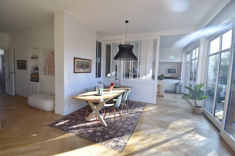 Decor for photo shoots in Bordeaux, France featuring elegant scenery