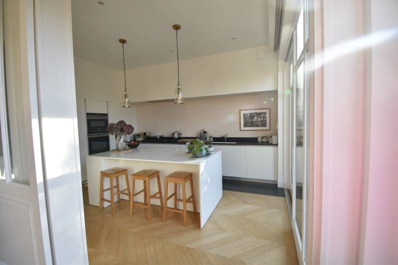 rent a house for a shooting location in Gironde, FRANCE, perfect for film and photo productions