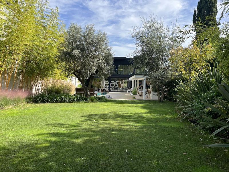 villa available for rent for a professional photoshoot in the Gironde region of France