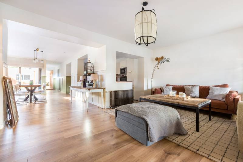 villa available for rent for filming purposes located in the northern region of FRANCE