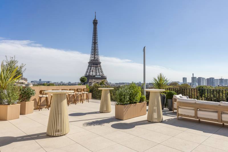 Rooftop rental location in Paris with an exceptional scenic view of the iconic Eiffel Tower