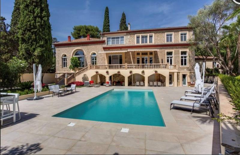 bastide in FRANCE available for rent for professional photo shoots and filming purposes during the Cannes festival