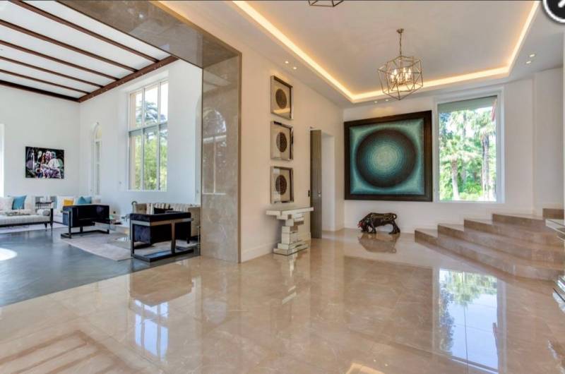 Photography shooting location in the Alpes-Maritimes department of France (06) with detailed surroundings and environment description