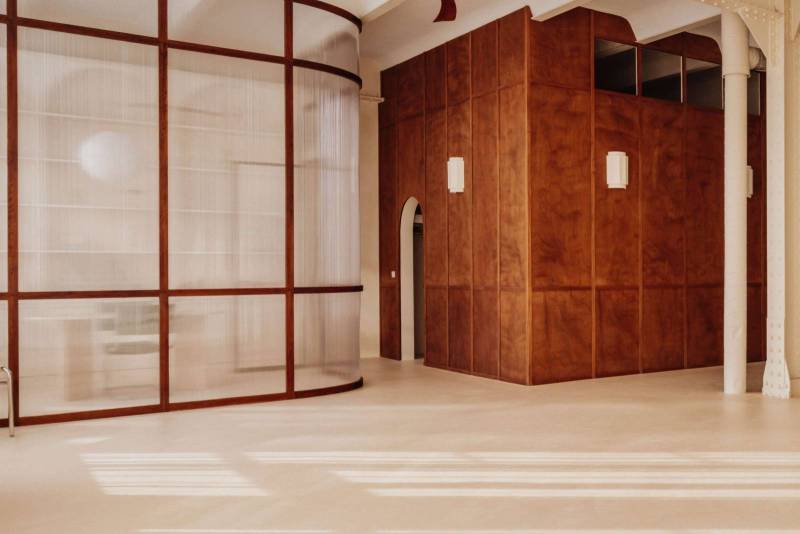 rent a contemporary set for a photoshoot in Paris